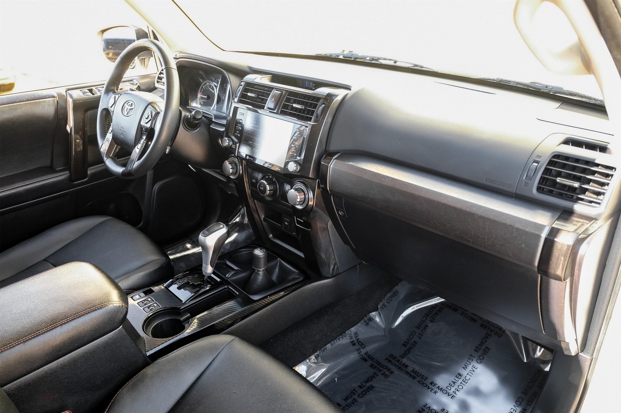 Toyota 4Runner Vehicle Main Gallery Image 12
