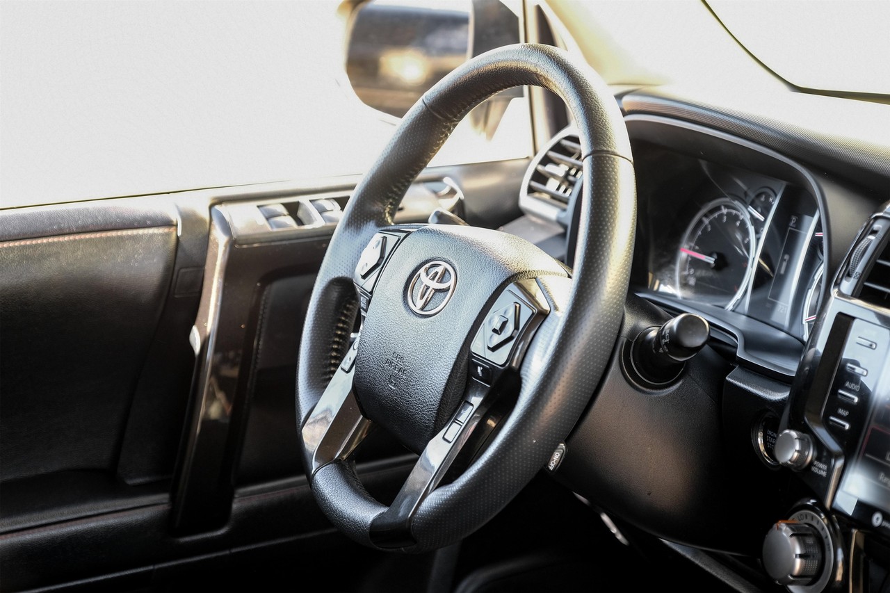 Toyota 4Runner Vehicle Main Gallery Image 13