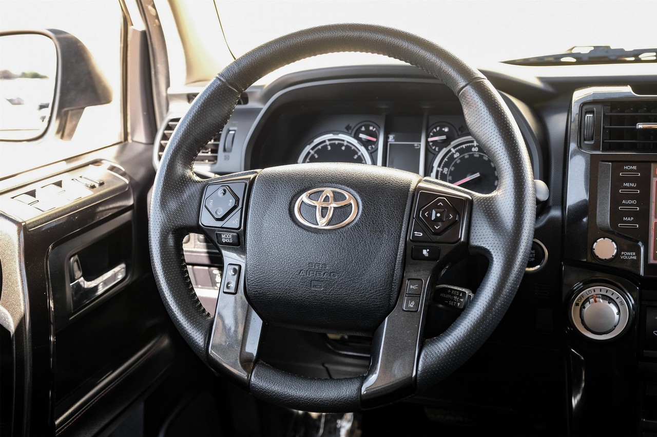 Toyota 4Runner Vehicle Main Gallery Image 16