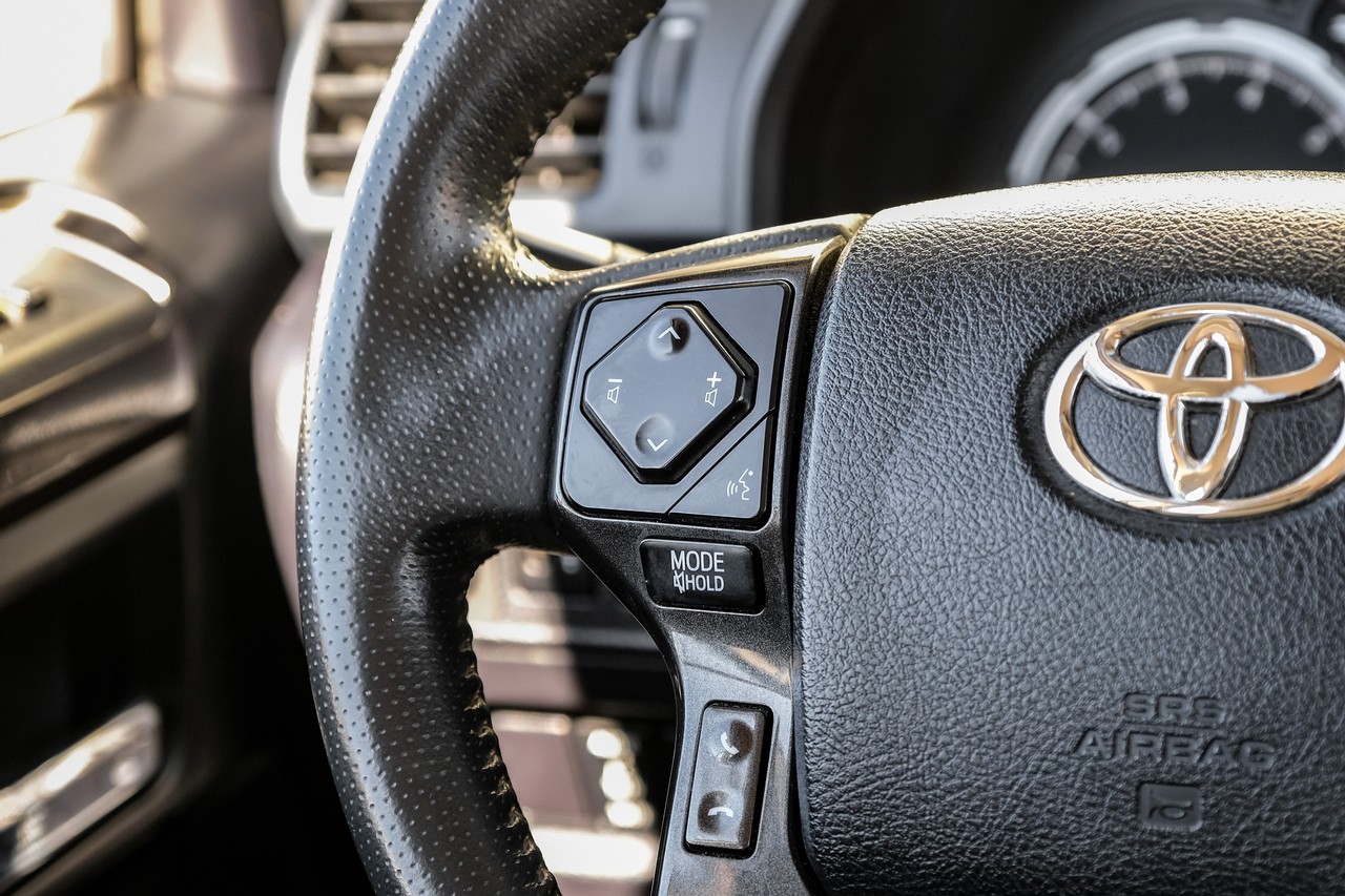 Toyota 4Runner Vehicle Main Gallery Image 17