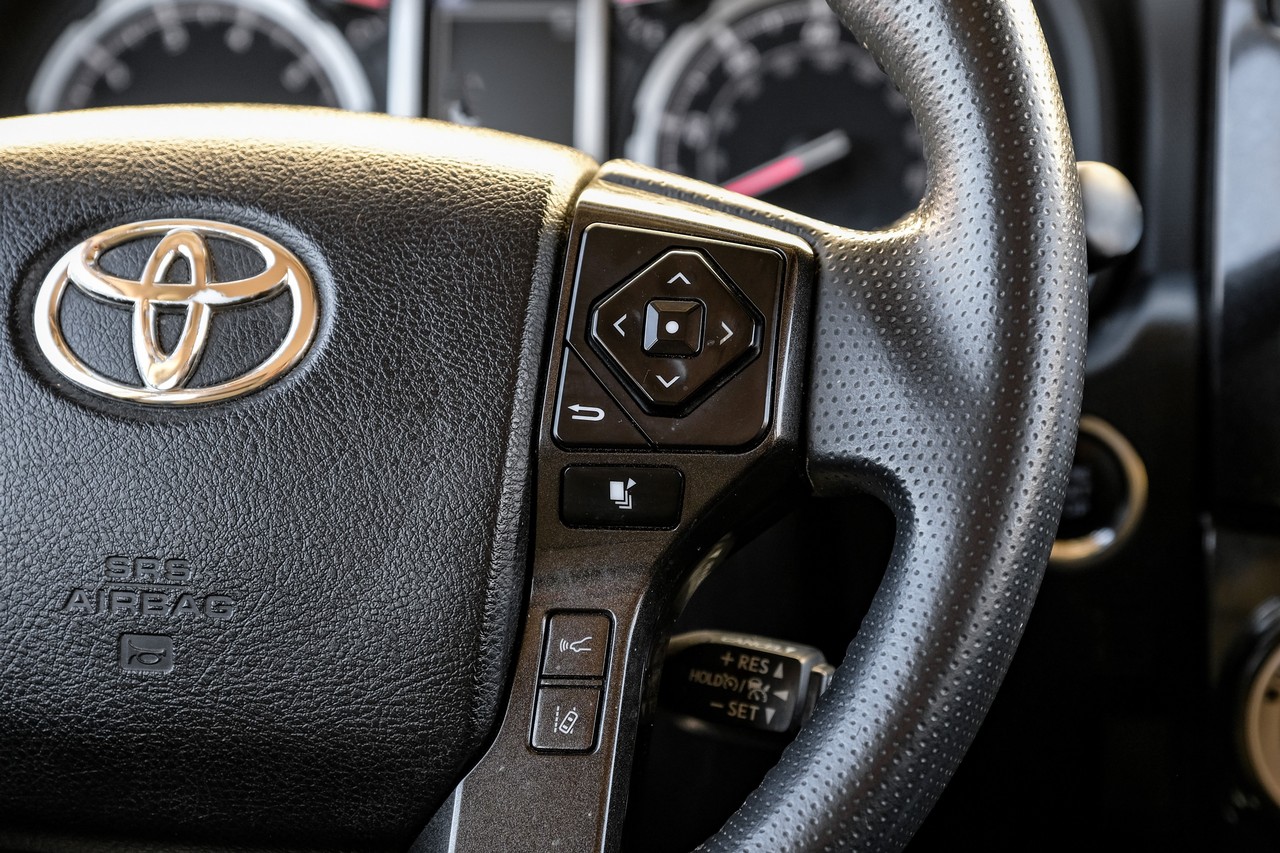 Toyota 4Runner Vehicle Main Gallery Image 18