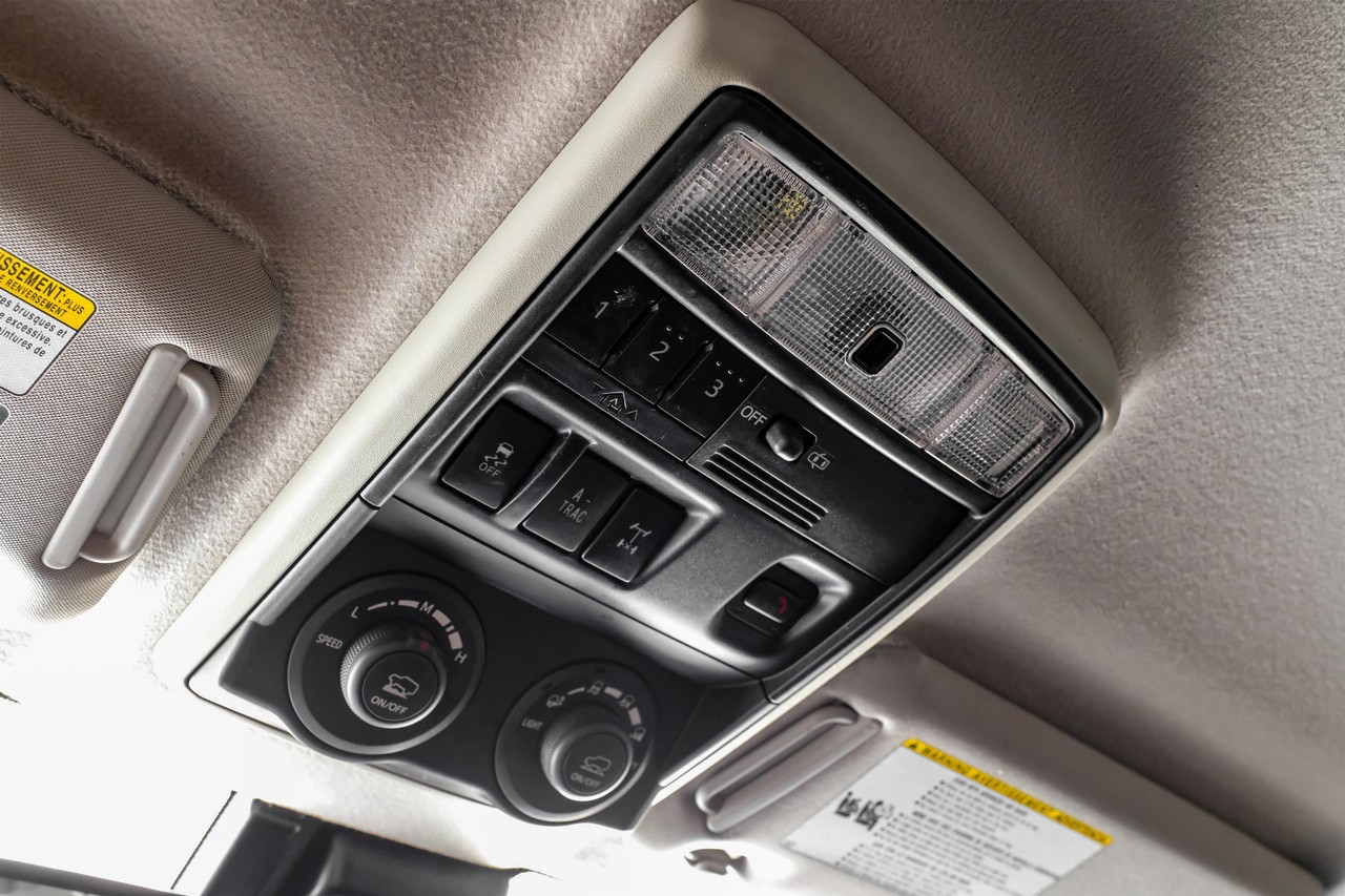 Toyota 4Runner Vehicle Main Gallery Image 25