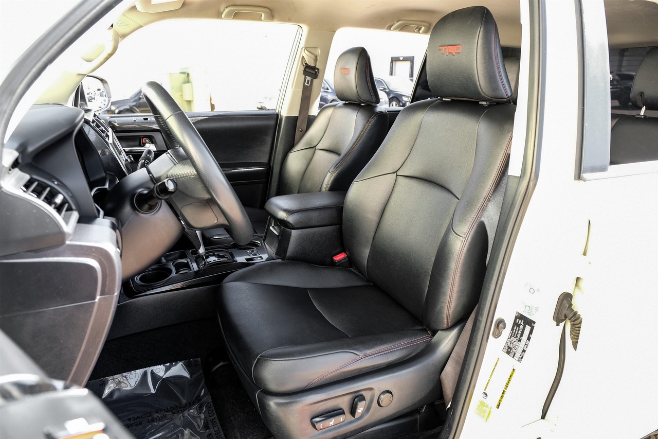 Toyota 4Runner Vehicle Main Gallery Image 30