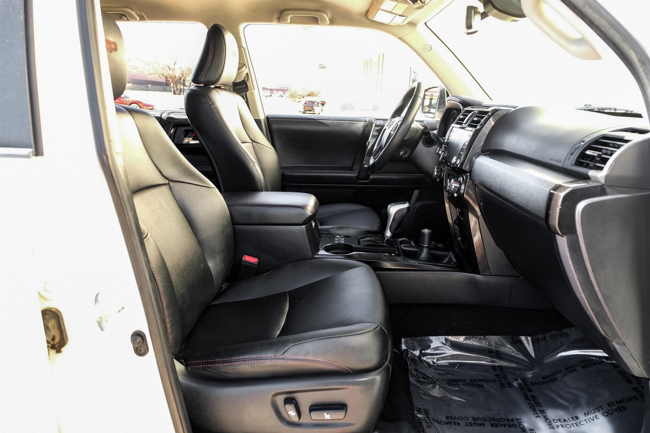 Toyota 4Runner Vehicle Main Gallery Image 31