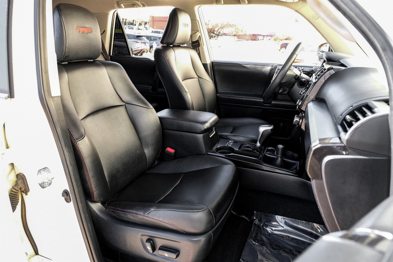 Toyota 4Runner Vehicle Main Gallery Image 32