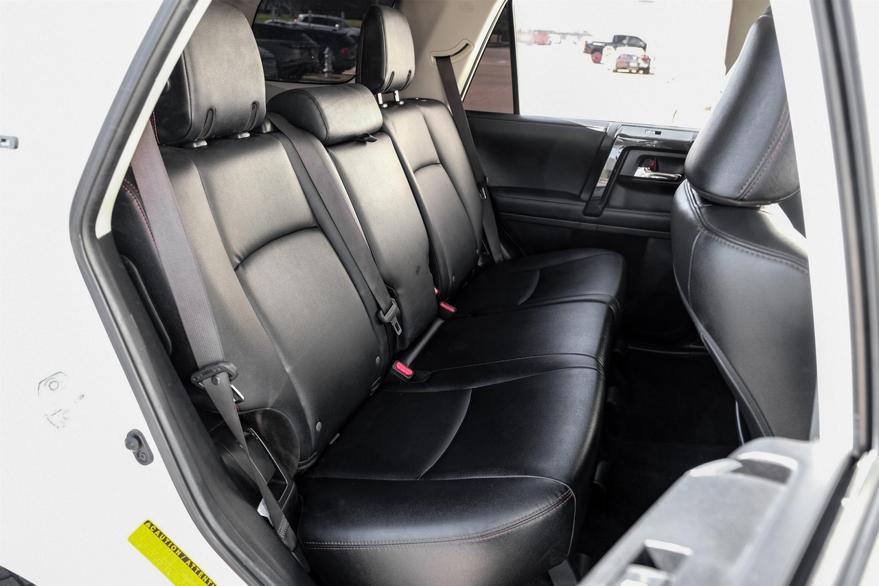 Toyota 4Runner Vehicle Main Gallery Image 33