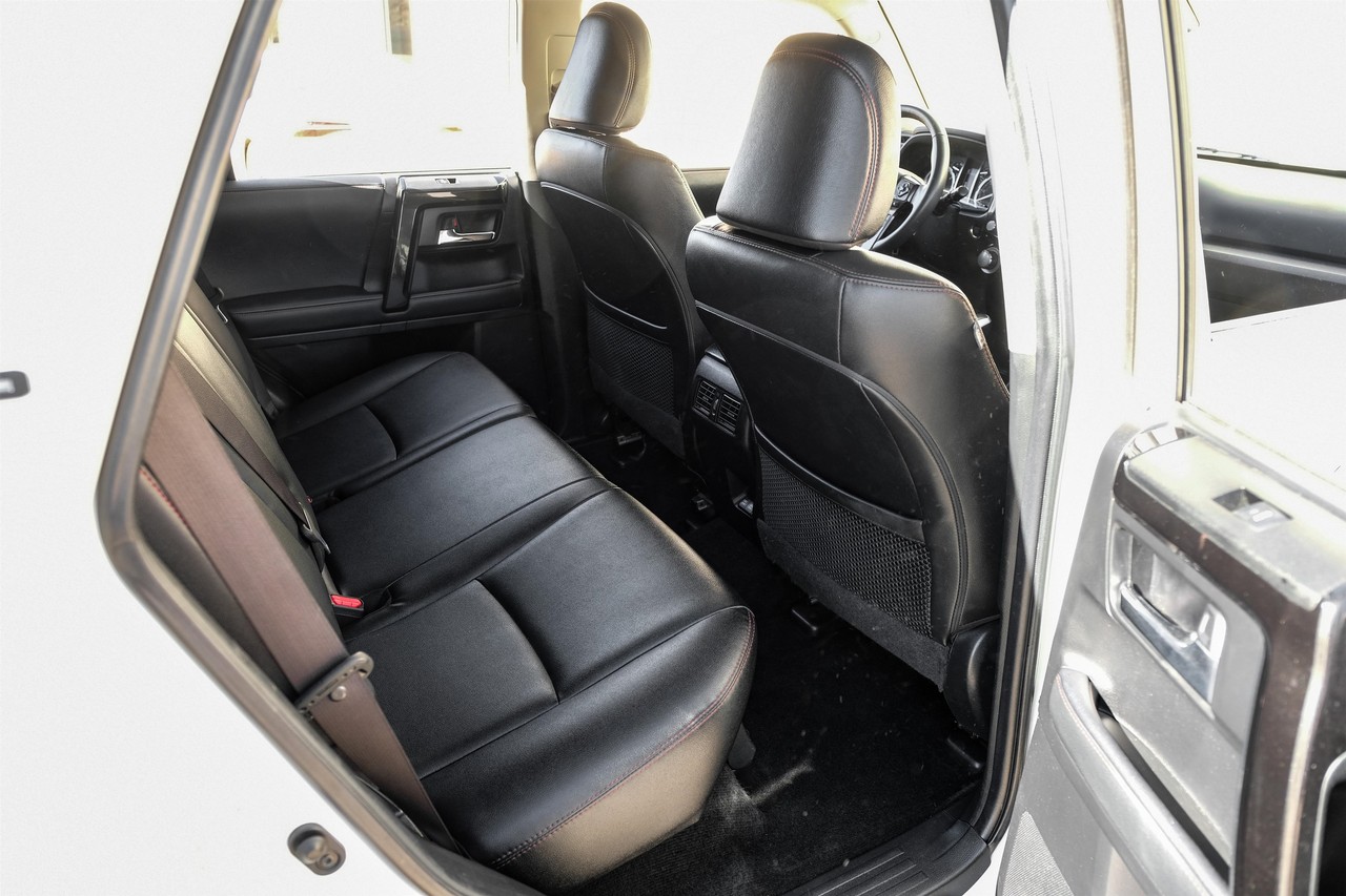 Toyota 4Runner Vehicle Main Gallery Image 34