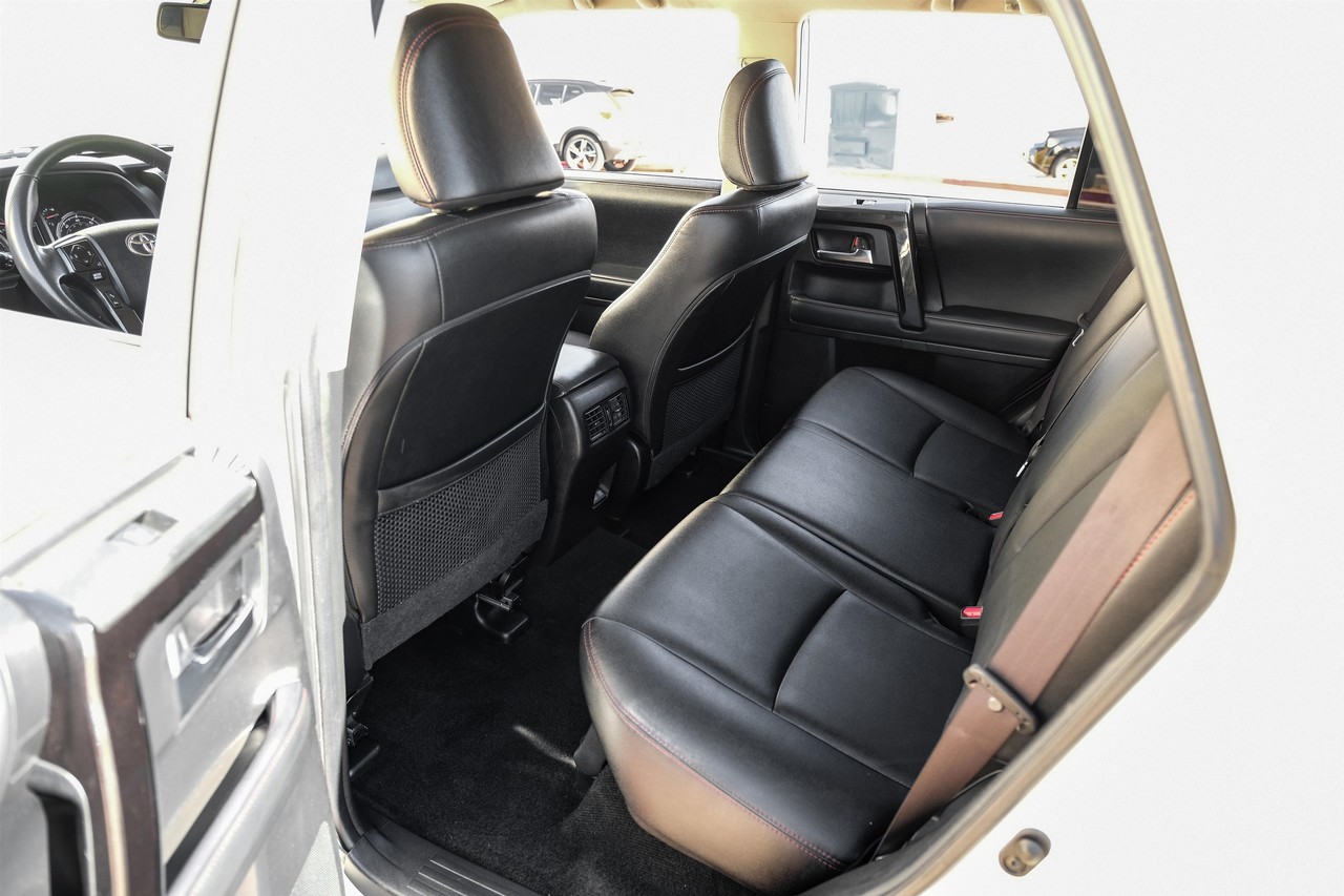 Toyota 4Runner Vehicle Main Gallery Image 35