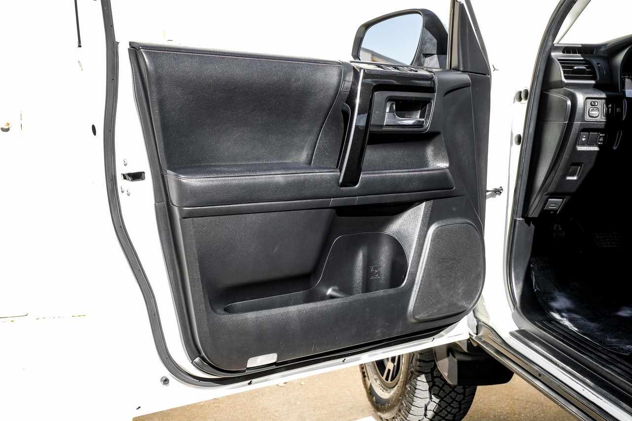 Toyota 4Runner Vehicle Main Gallery Image 39