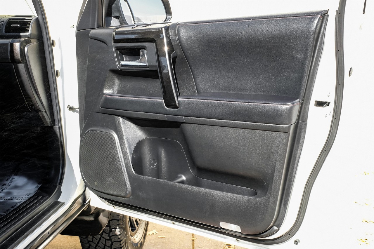 Toyota 4Runner Vehicle Main Gallery Image 41