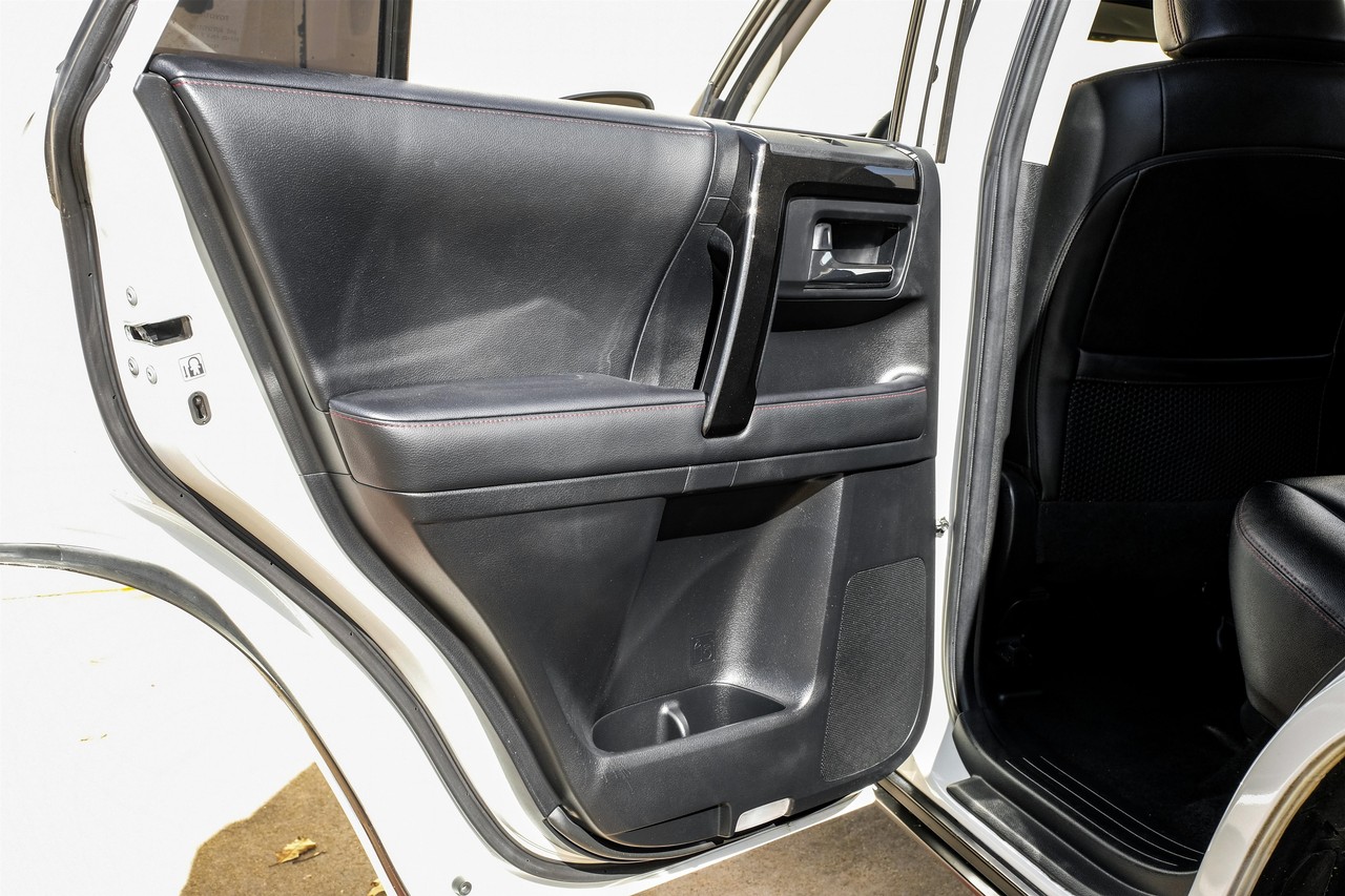 Toyota 4Runner Vehicle Main Gallery Image 42