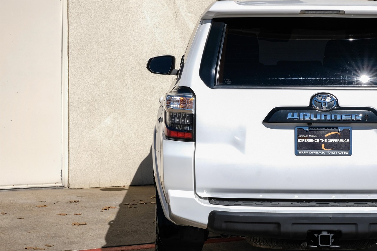 Toyota 4Runner Vehicle Main Gallery Image 45