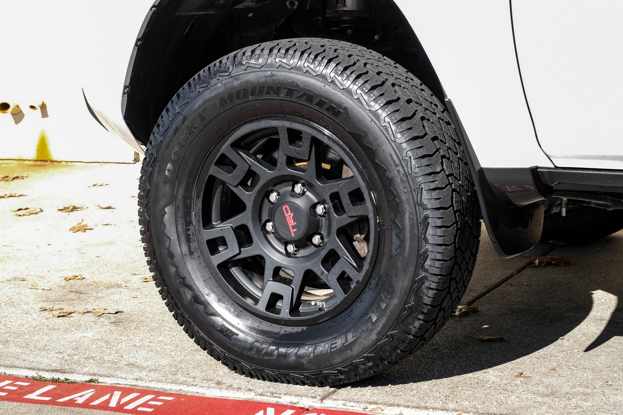 Toyota 4Runner Vehicle Main Gallery Image 50