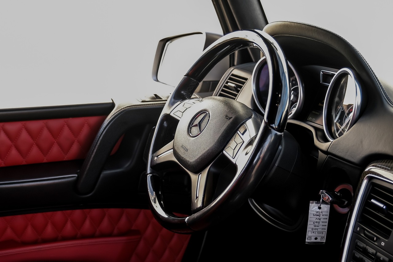 Mercedes-Benz G 63 AMG Vehicle Main Gallery Image 16