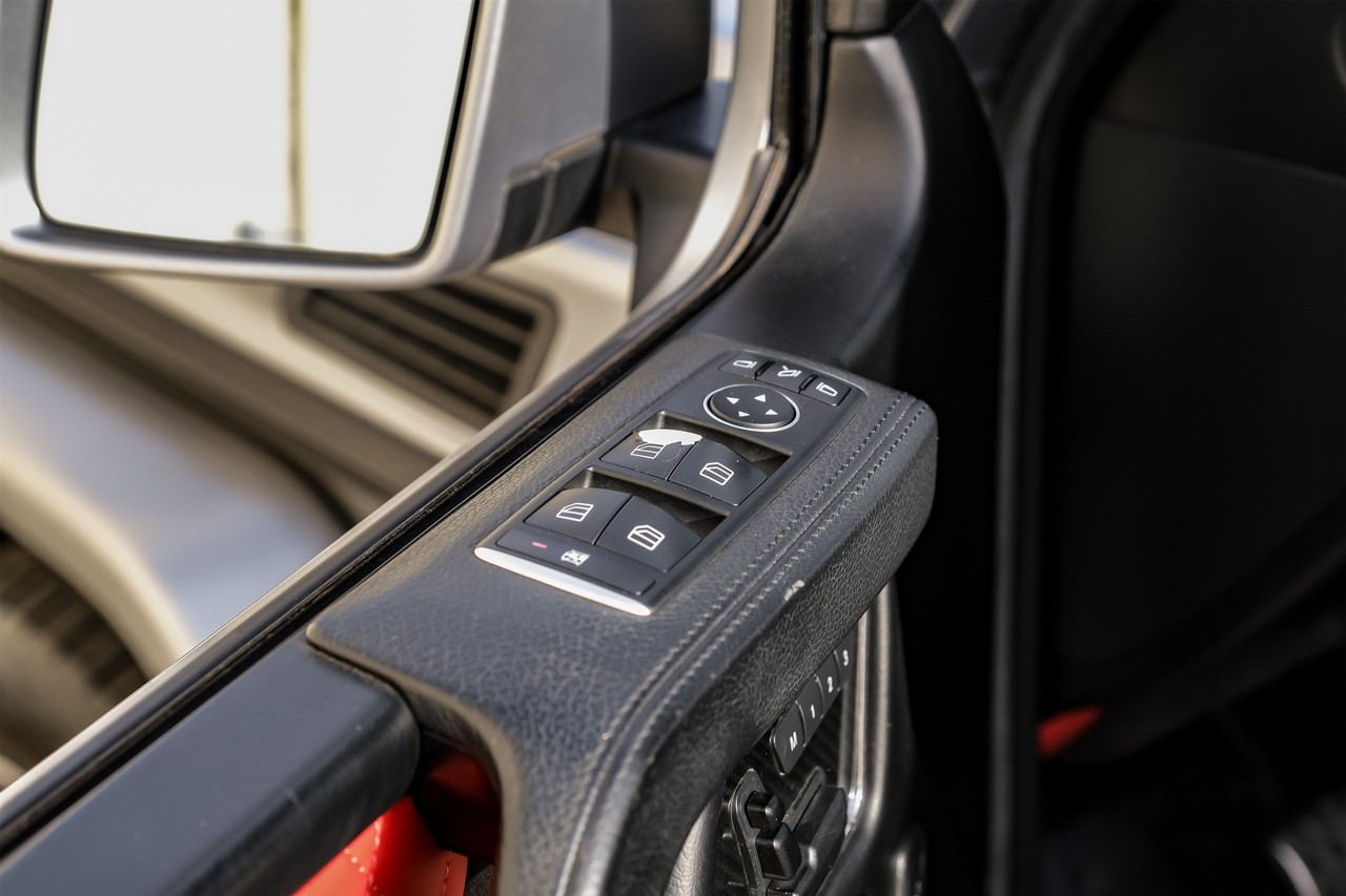 Mercedes-Benz G 63 AMG Vehicle Main Gallery Image 44