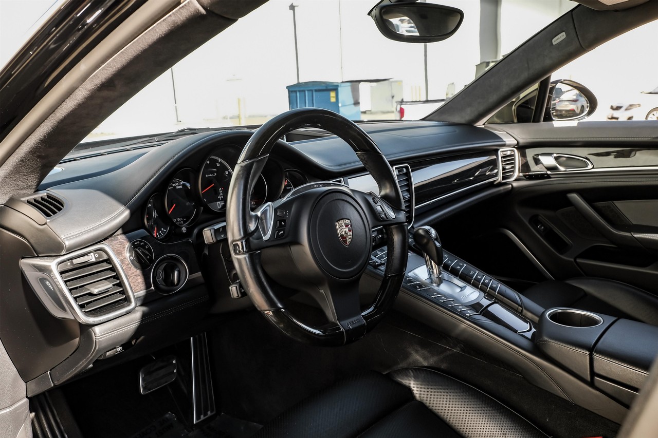 Porsche Panamera Vehicle Main Gallery Image 03
