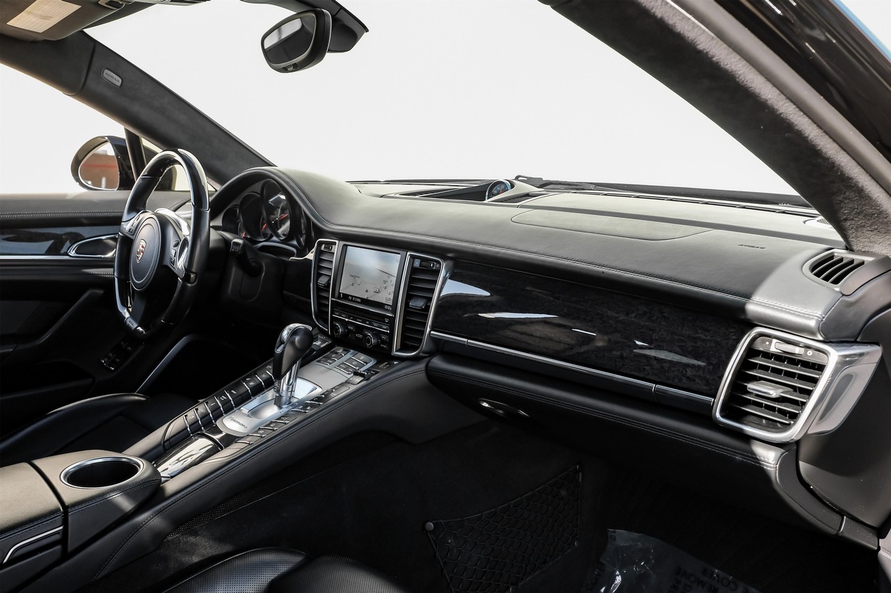 Porsche Panamera Vehicle Main Gallery Image 15
