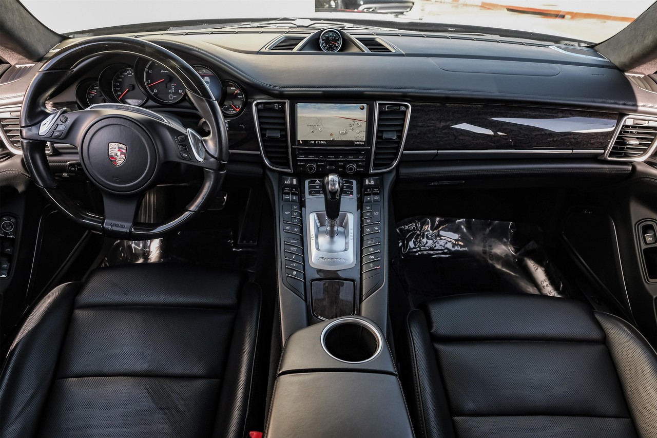 Porsche Panamera Vehicle Main Gallery Image 16