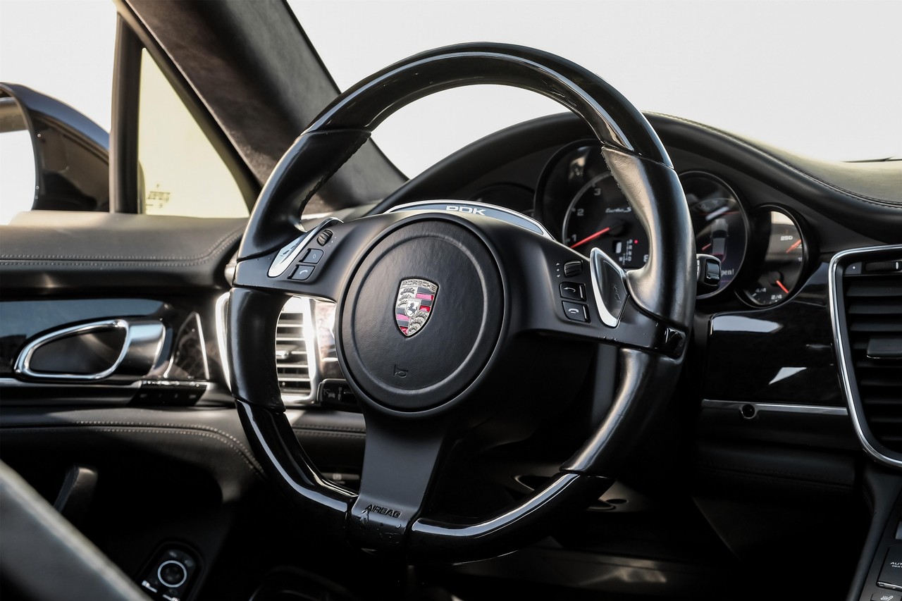 Porsche Panamera Vehicle Main Gallery Image 19
