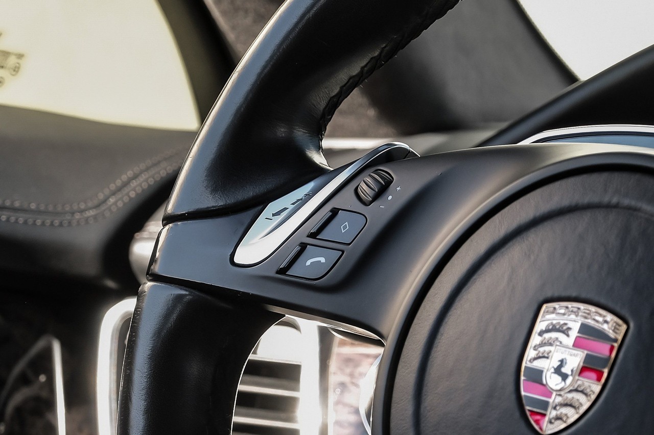 Porsche Panamera Vehicle Main Gallery Image 20