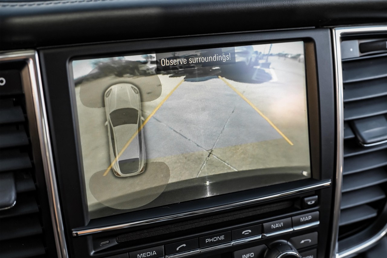 Porsche Panamera Vehicle Main Gallery Image 25