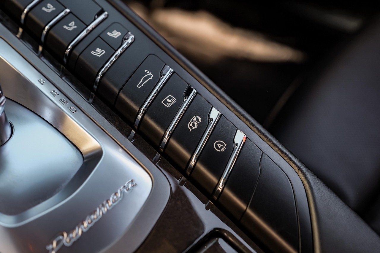 Porsche Panamera Vehicle Main Gallery Image 29