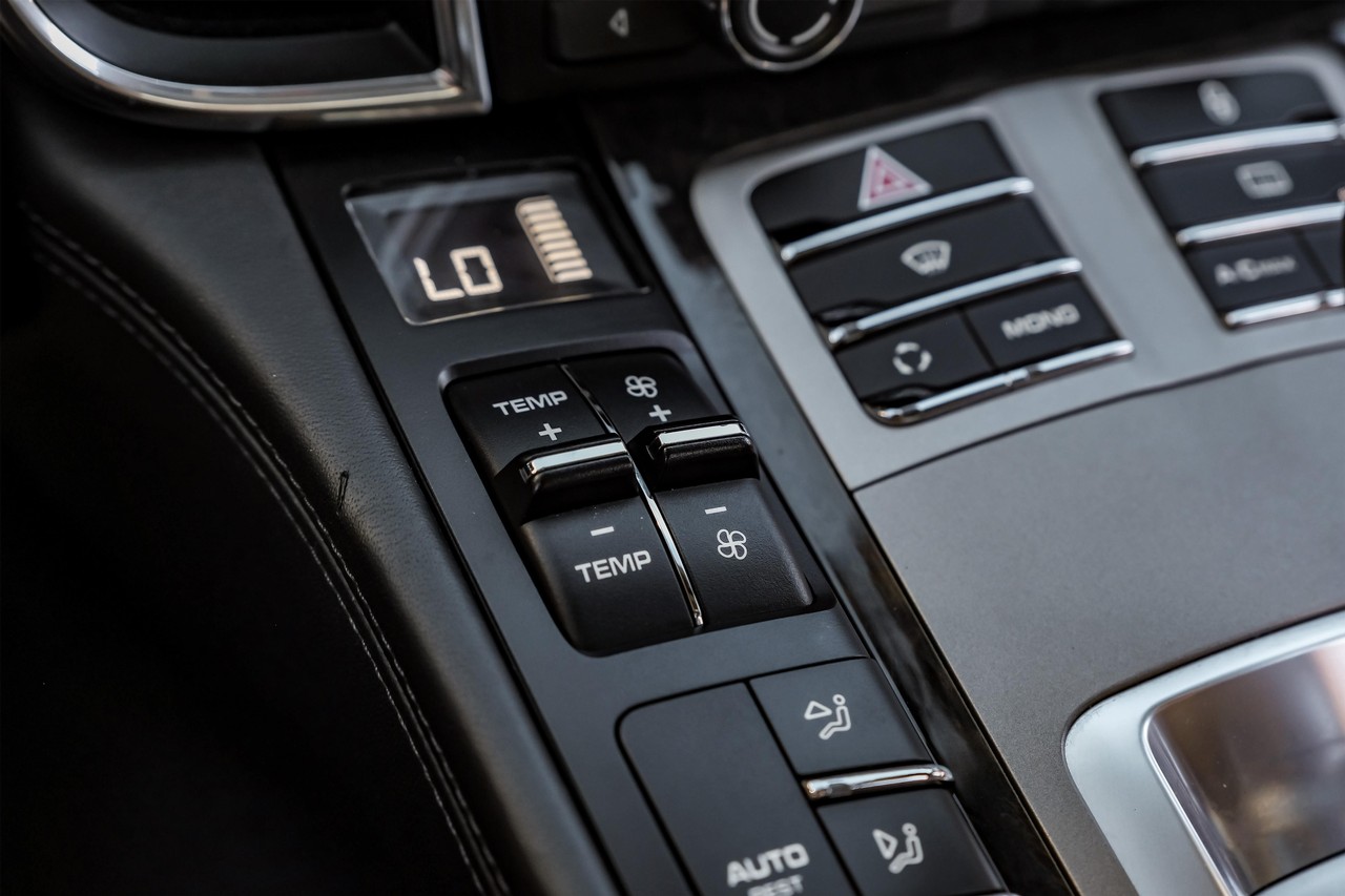 Porsche Panamera Vehicle Main Gallery Image 31