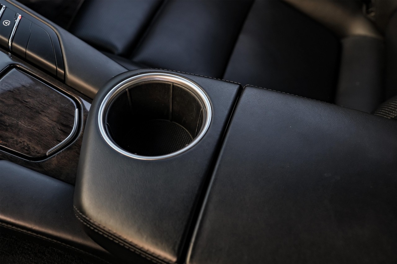 Porsche Panamera Vehicle Main Gallery Image 33