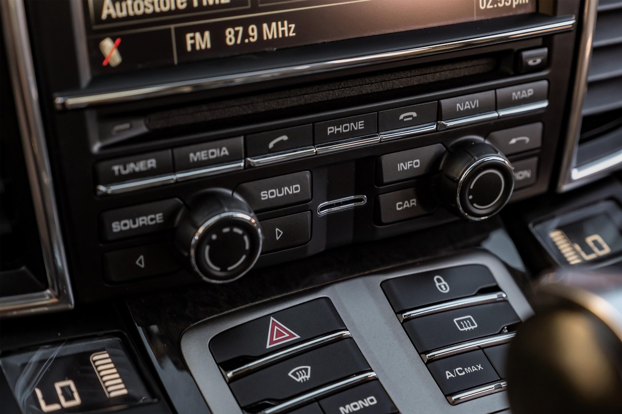 Porsche Panamera Vehicle Main Gallery Image 39