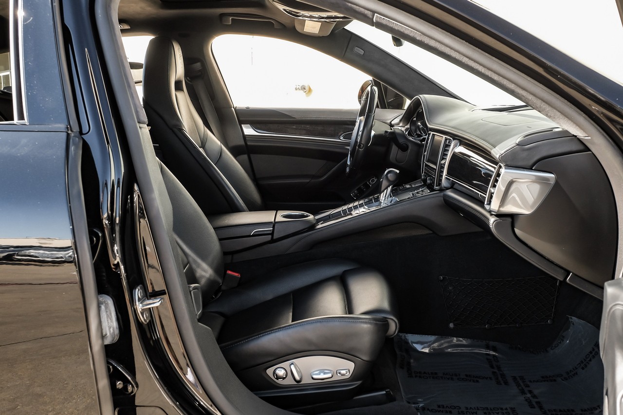 Porsche Panamera Vehicle Main Gallery Image 43