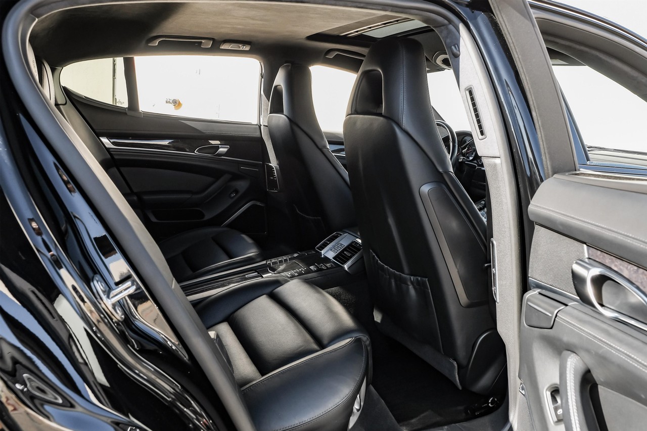 Porsche Panamera Vehicle Main Gallery Image 46