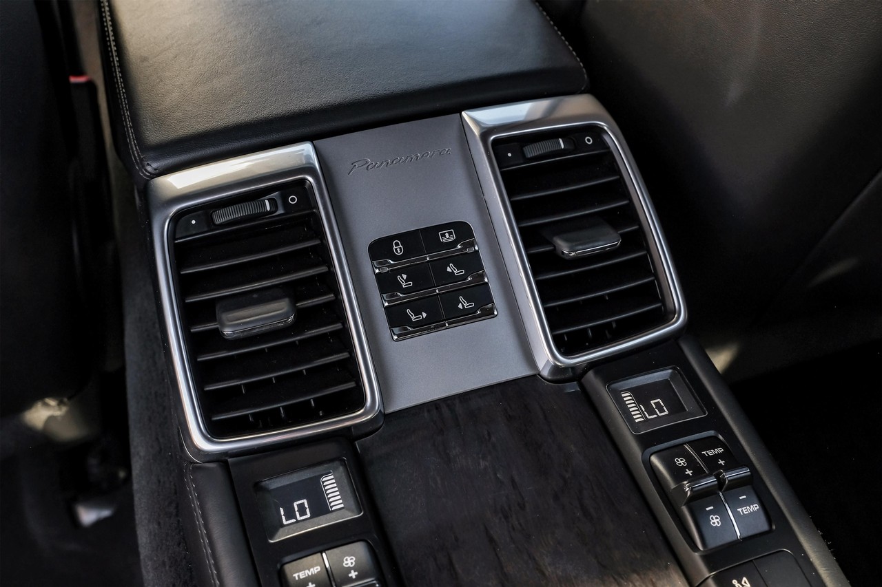 Porsche Panamera Vehicle Main Gallery Image 47