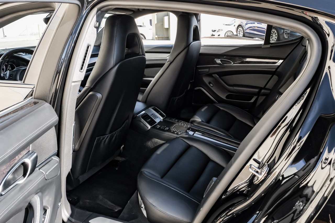 Porsche Panamera Vehicle Main Gallery Image 48
