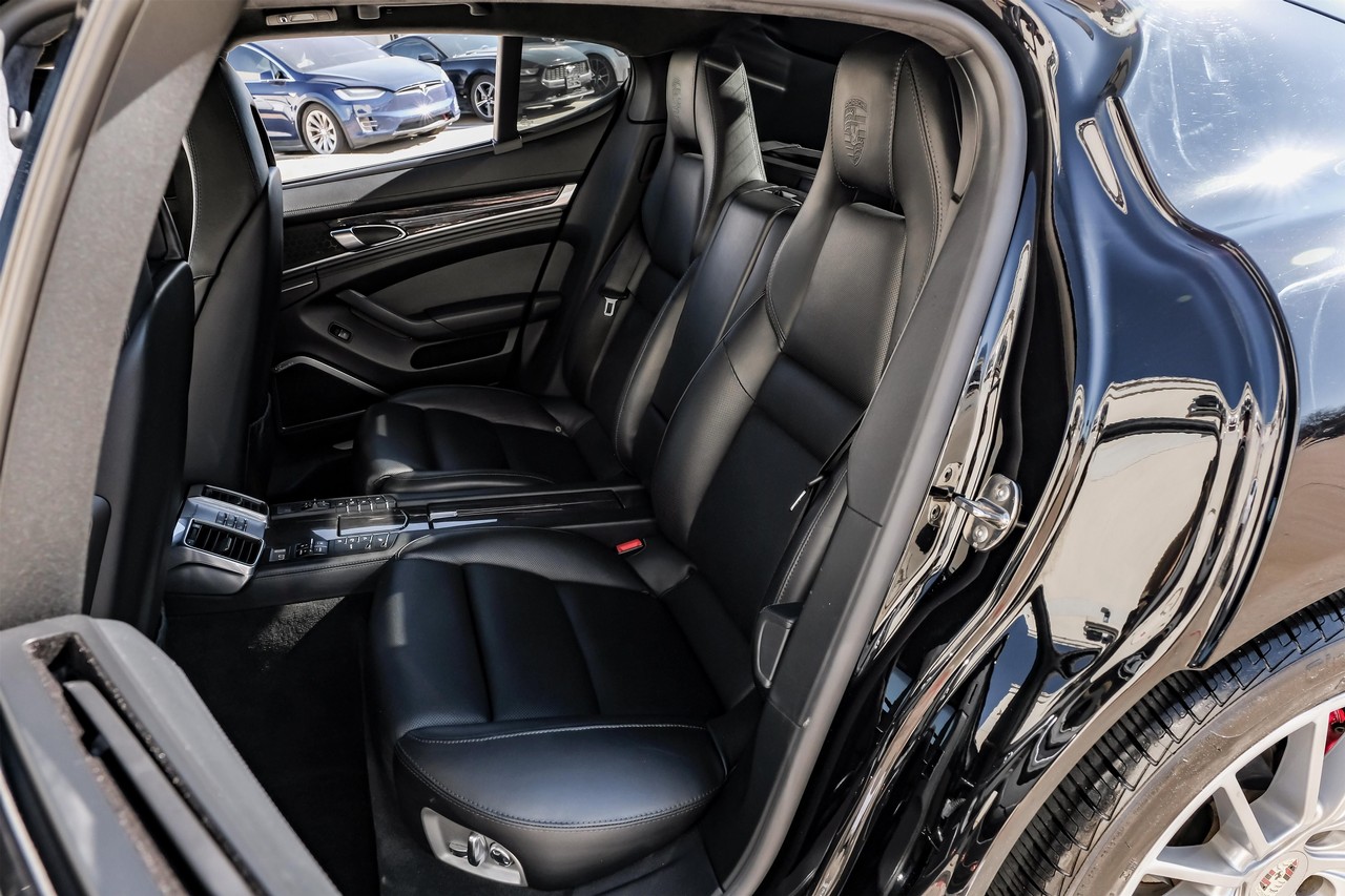 Porsche Panamera Vehicle Main Gallery Image 49