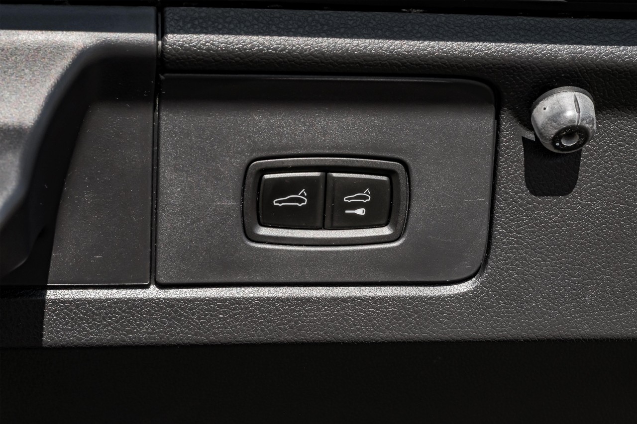 Porsche Panamera Vehicle Main Gallery Image 61