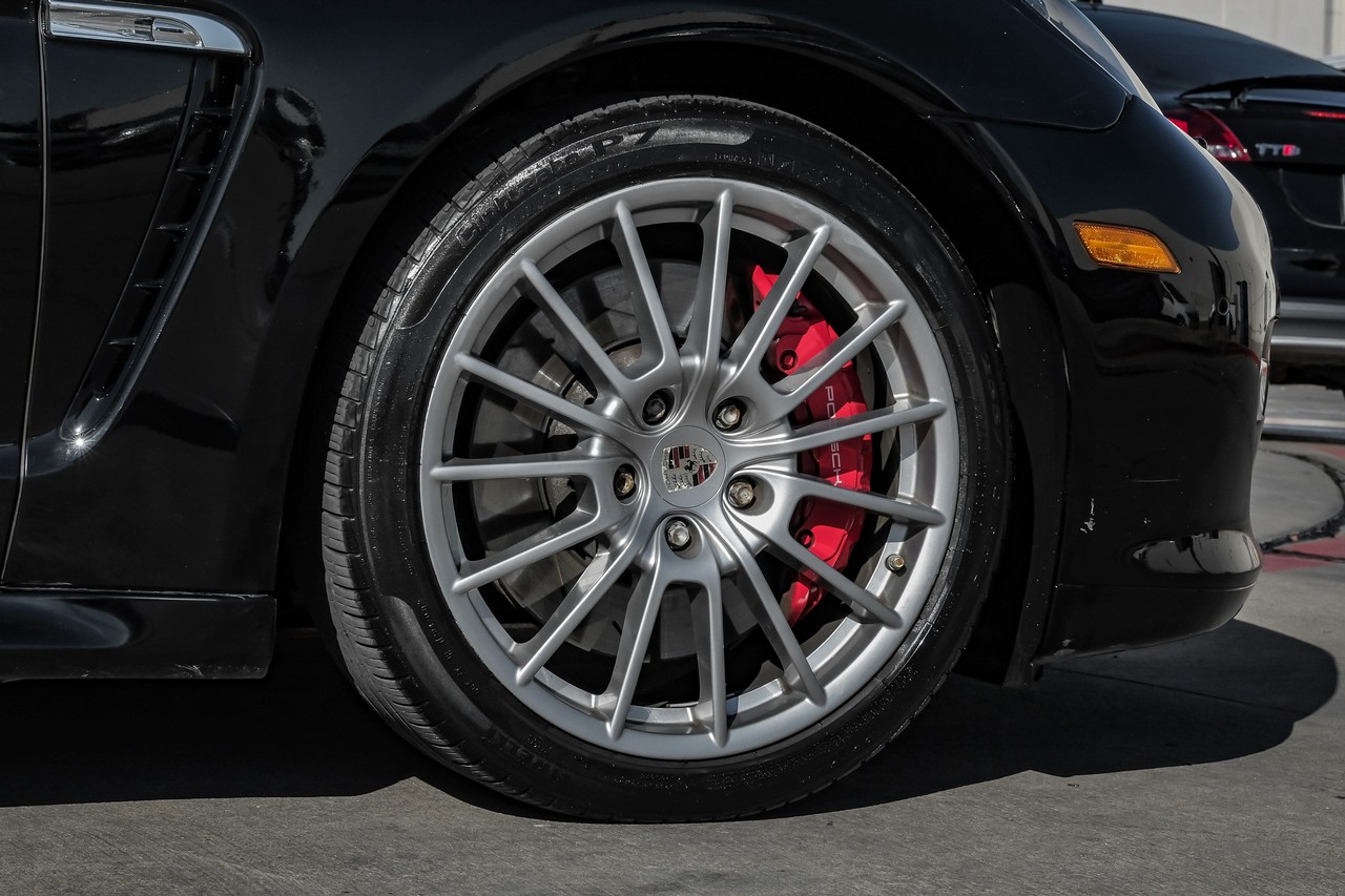 Porsche Panamera Vehicle Main Gallery Image 63