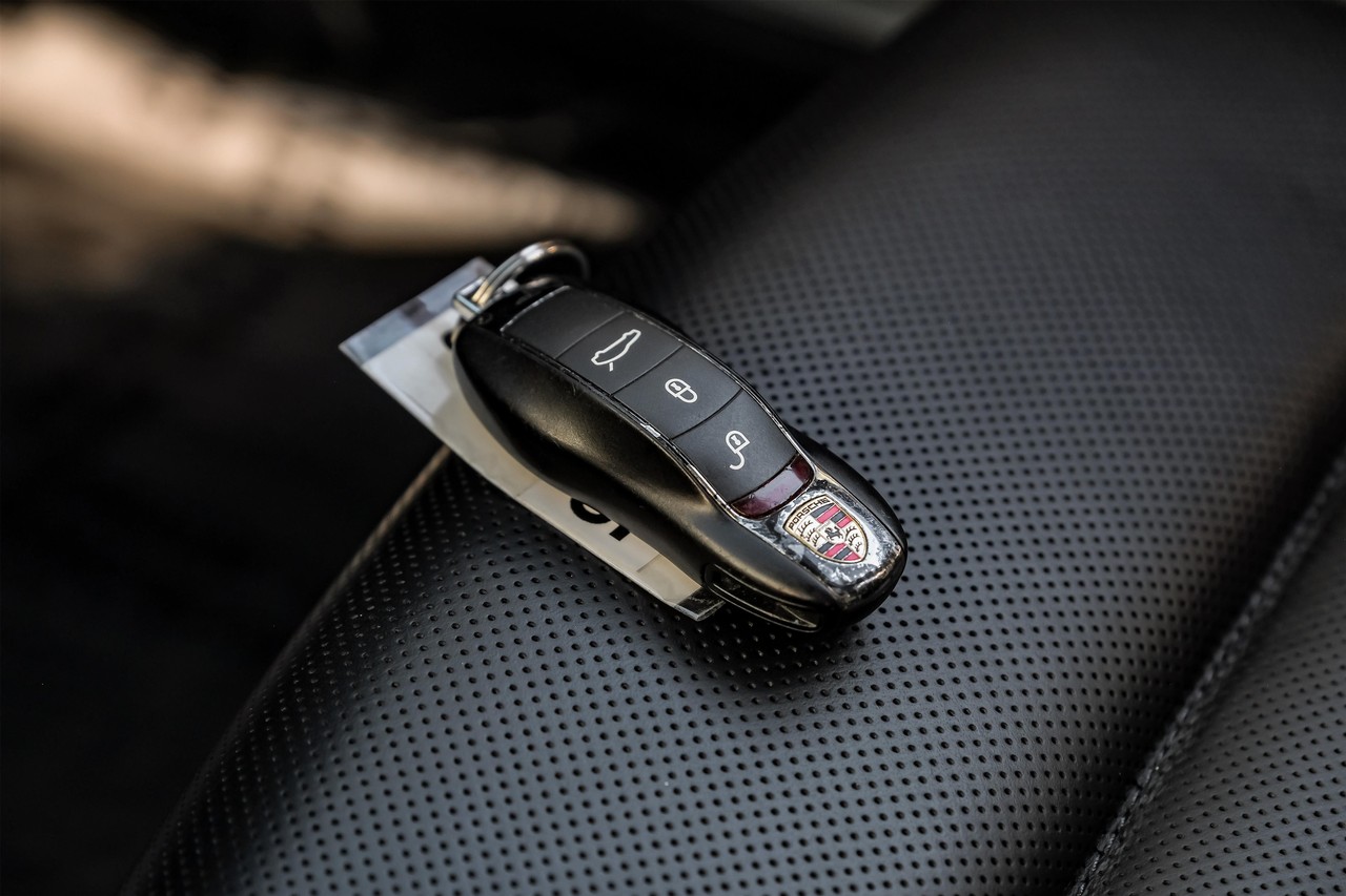 Porsche Panamera Vehicle Main Gallery Image 66