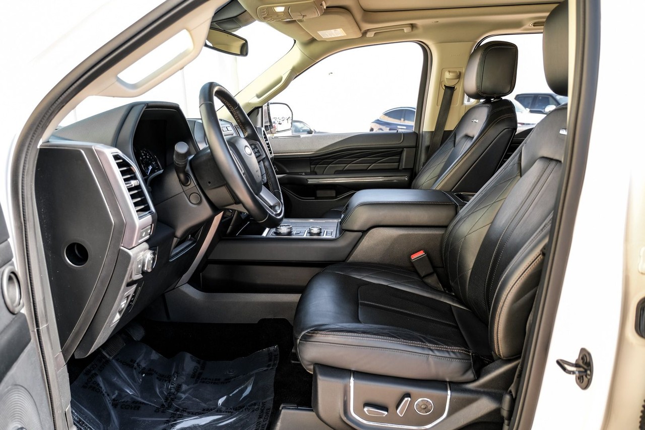 Ford Expedition Vehicle Main Gallery Image 04