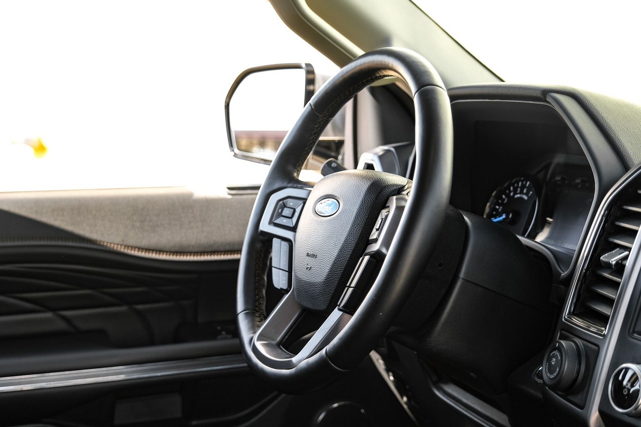 Ford Expedition Vehicle Main Gallery Image 14