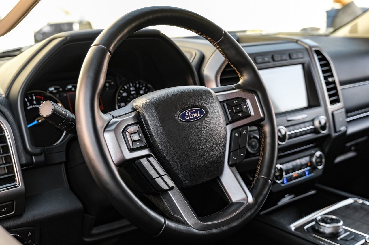 Ford Expedition Vehicle Main Gallery Image 16