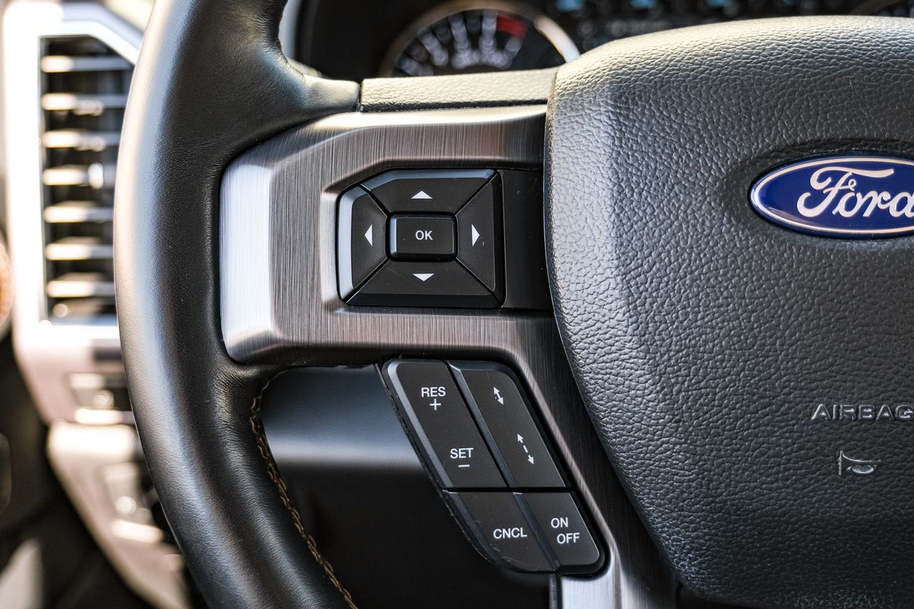 Ford Expedition Vehicle Main Gallery Image 17