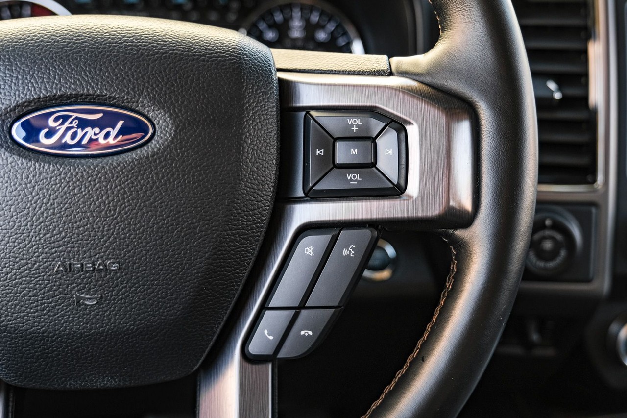 Ford Expedition Vehicle Main Gallery Image 18