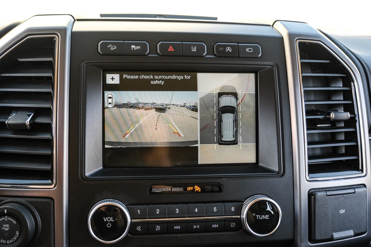 Ford Expedition Vehicle Main Gallery Image 23