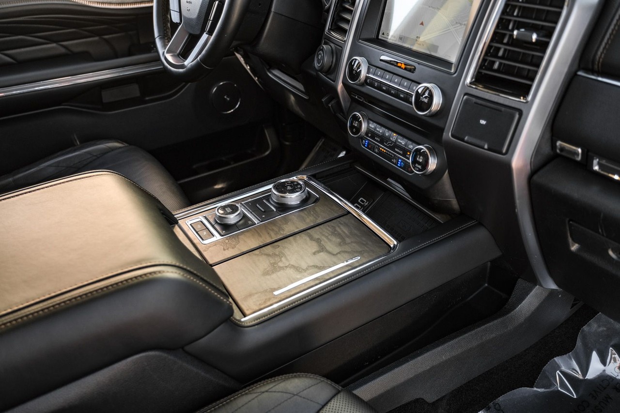 Ford Expedition Vehicle Main Gallery Image 24