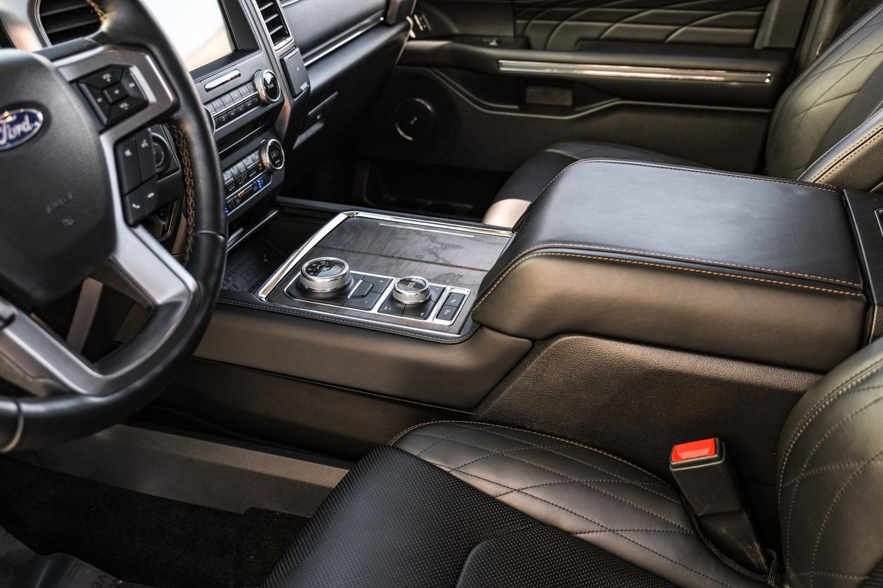 Ford Expedition Vehicle Main Gallery Image 25