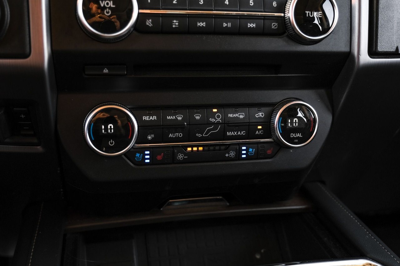 Ford Expedition Vehicle Main Gallery Image 27