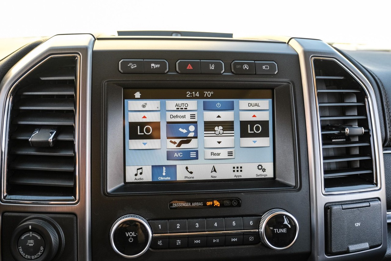 Ford Expedition Vehicle Main Gallery Image 28