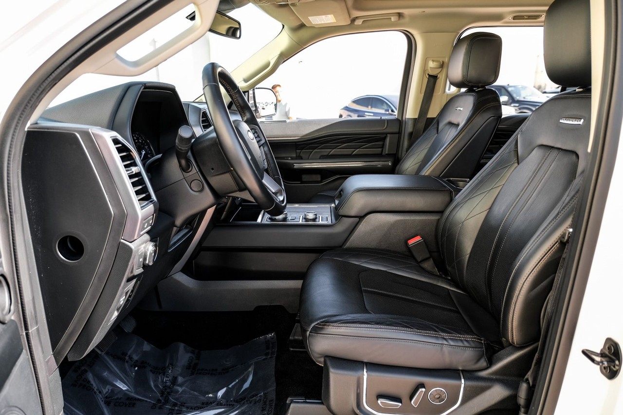 Ford Expedition Vehicle Main Gallery Image 30