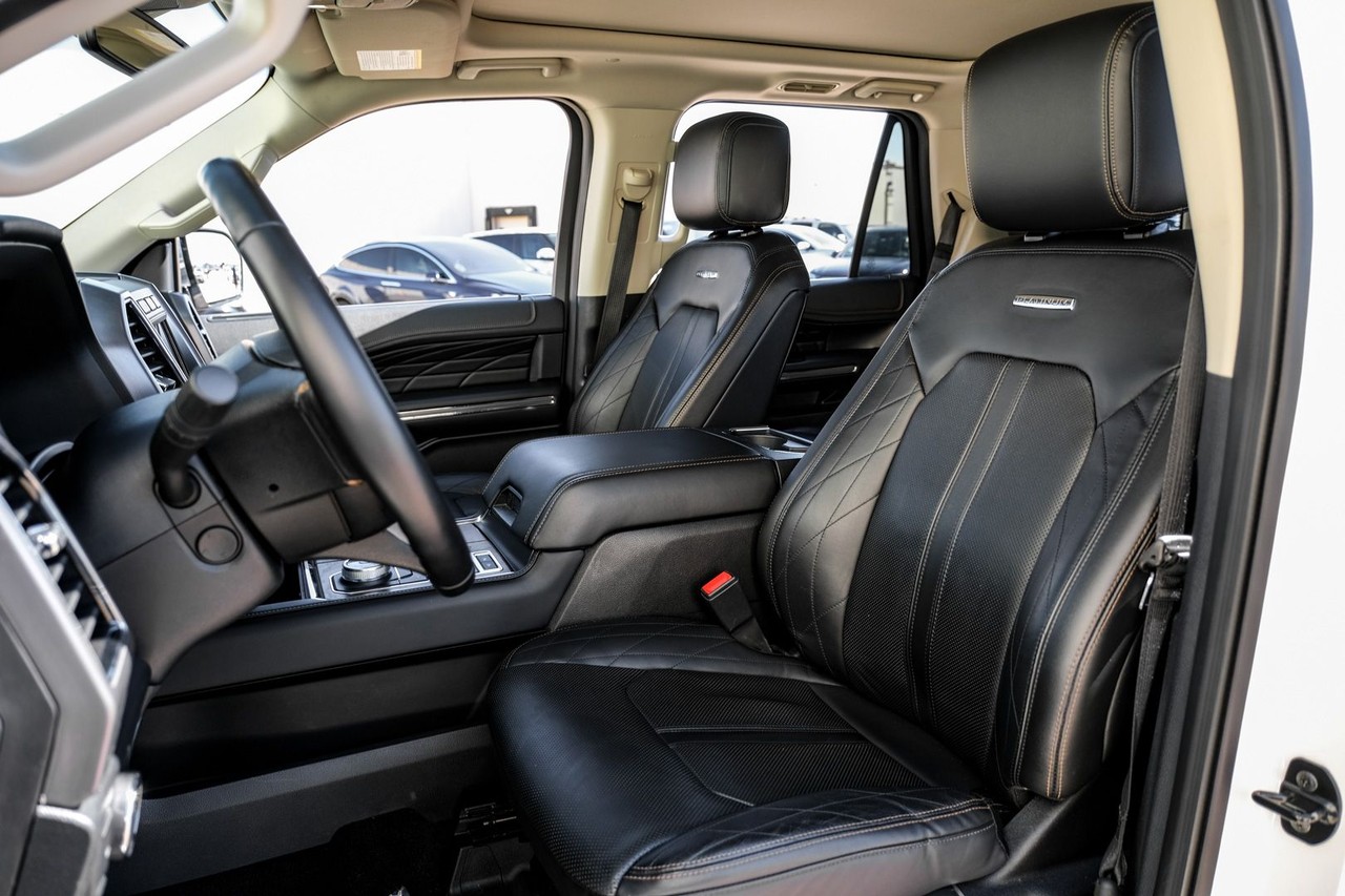 Ford Expedition Vehicle Main Gallery Image 31