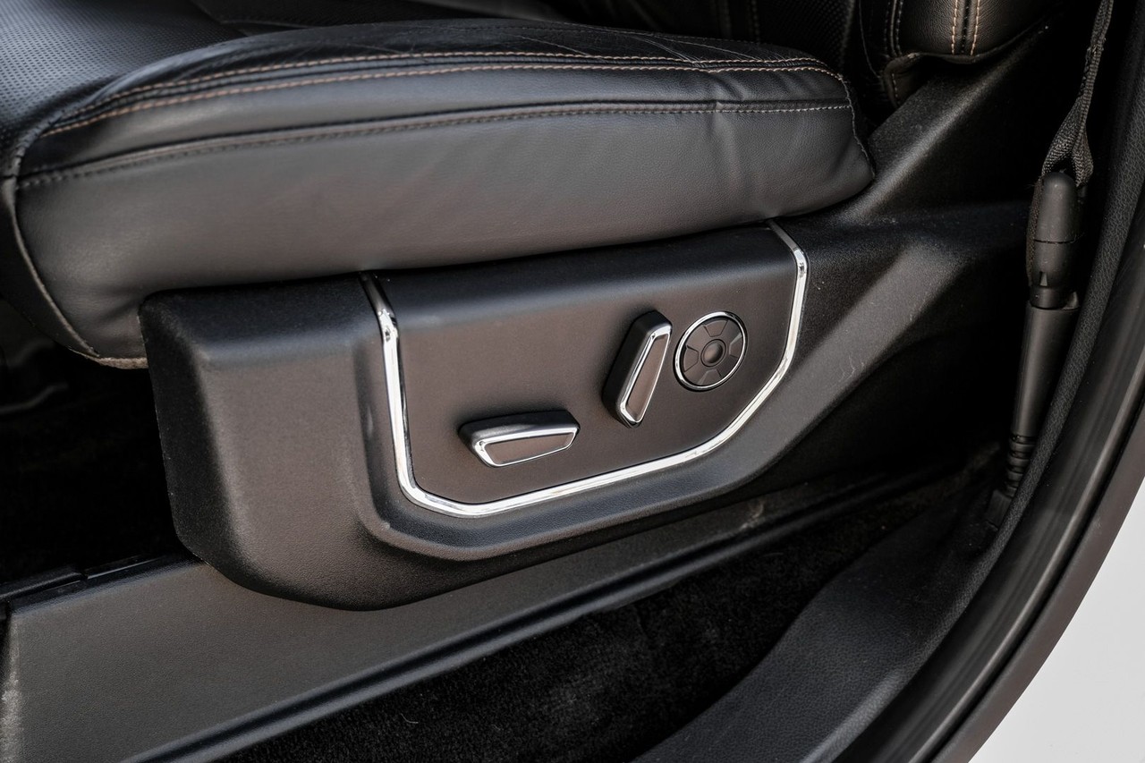 Ford Expedition Vehicle Main Gallery Image 32